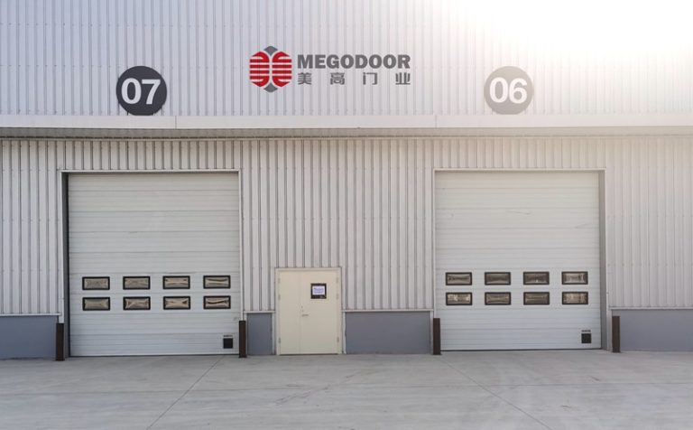 常州电子厂专用抗风防盗滑升门——工业安全屏障缩略图 常州电子厂专用抗风防盗滑升门——工业安全屏障缩略图