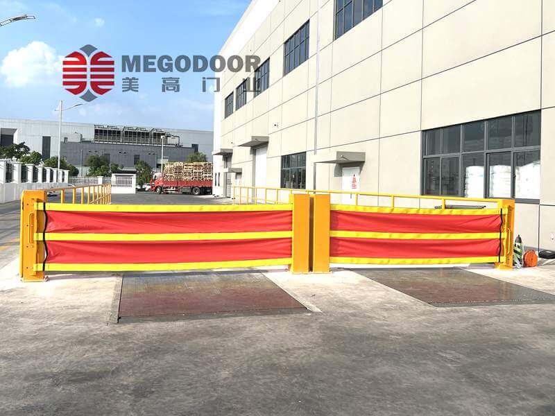 常州月台安全防护卷帘门：工业物流的安全守护者插图